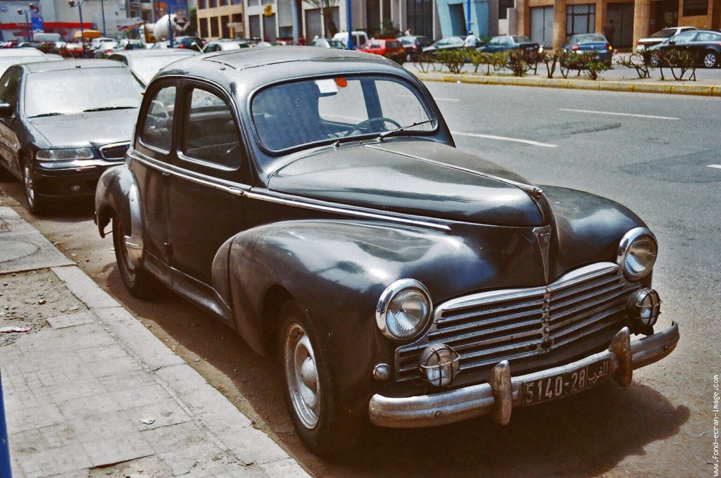 Voiture ancienne vs voiture connectée : laquelle remporte la bataille ?