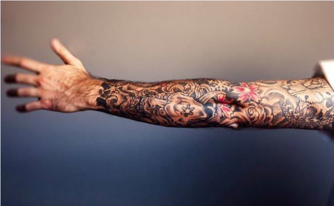 Le tatouage avant-bras : pas que pour les marins !