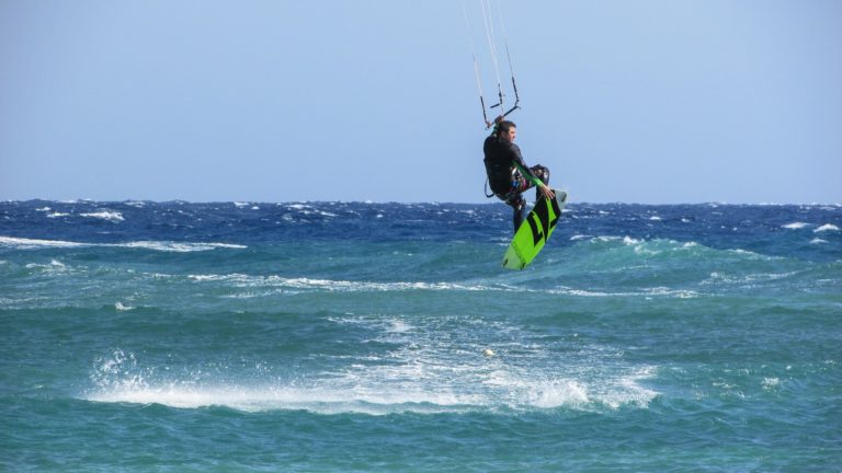 Sport et adrénaline avec le kitesurf