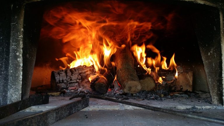 Pourquoi ne pas se laisser tenter par une cuisinière à bois ?