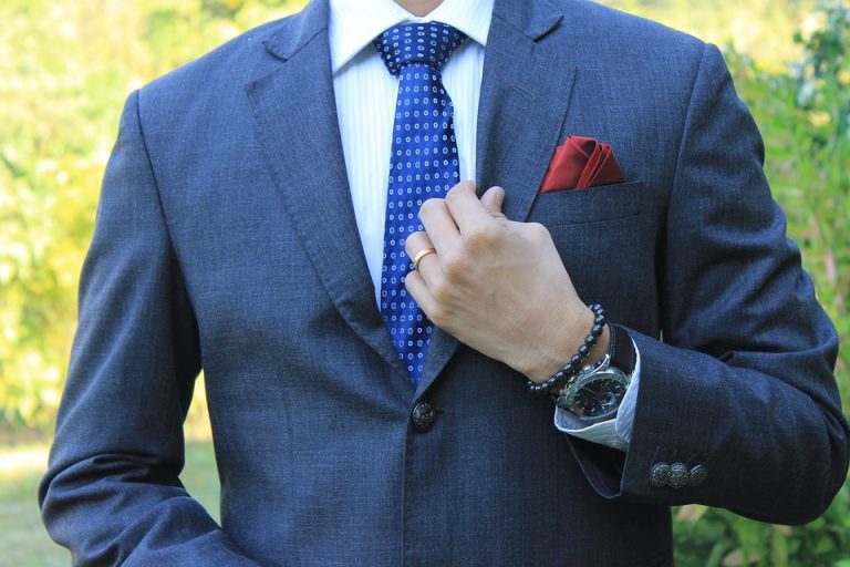 Costumes sur mesure et accessoires : le guide complet de la tenue professionnelle