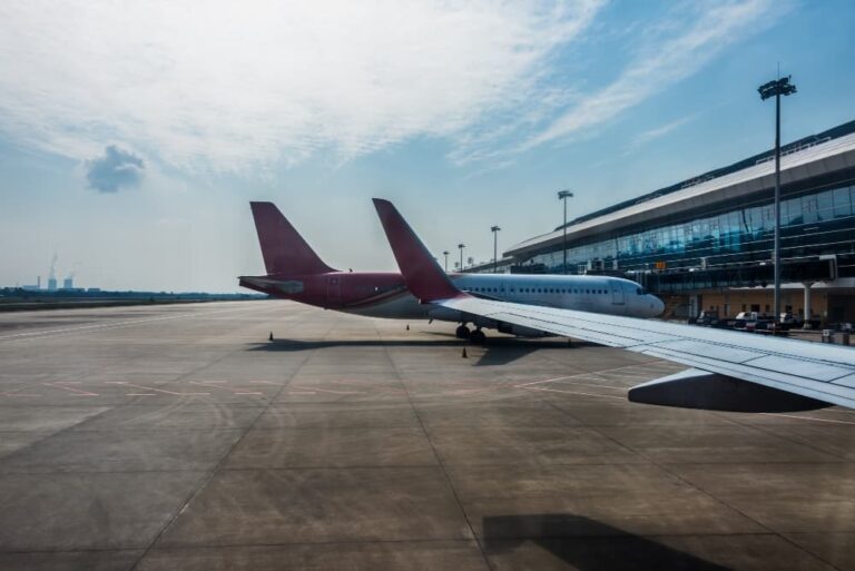 Partir en avion depuis l’aéroport de Nice : ce qu’il faut savoir